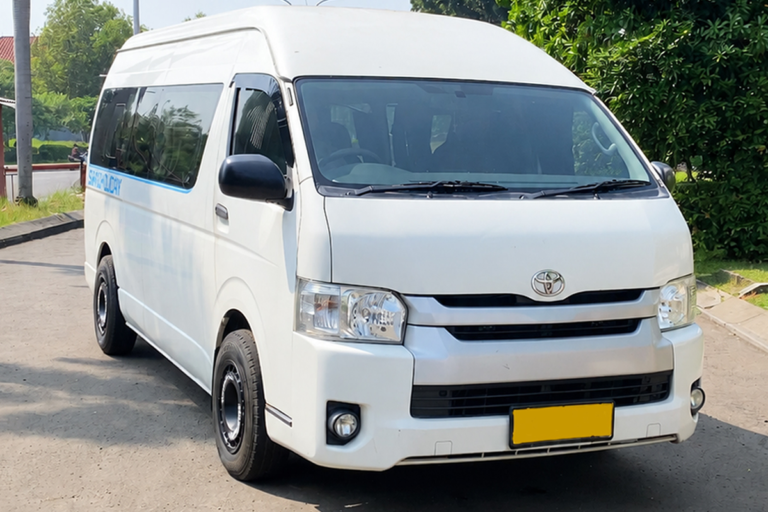 Sandholiday_Hiace_Premium_10_Seat